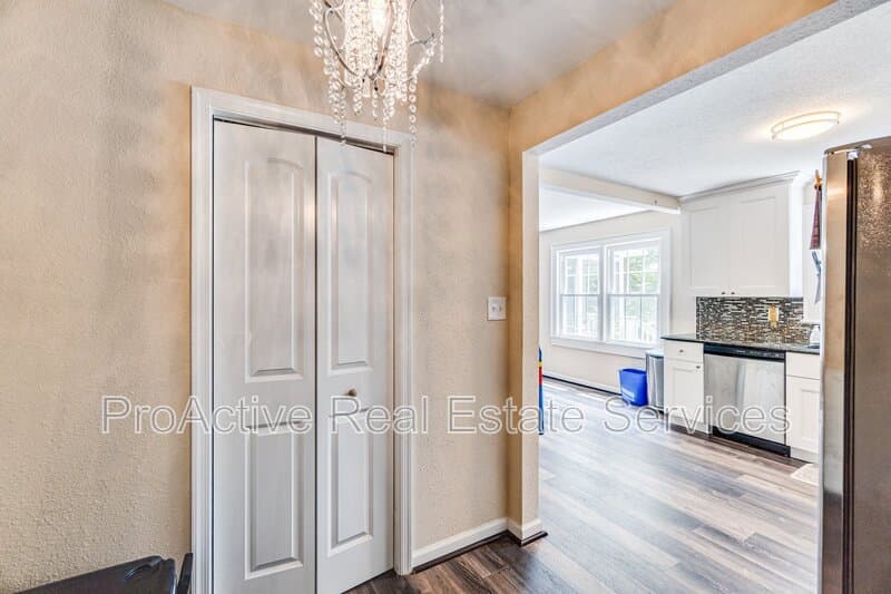 Norfolk House: 6040 Airway Lane