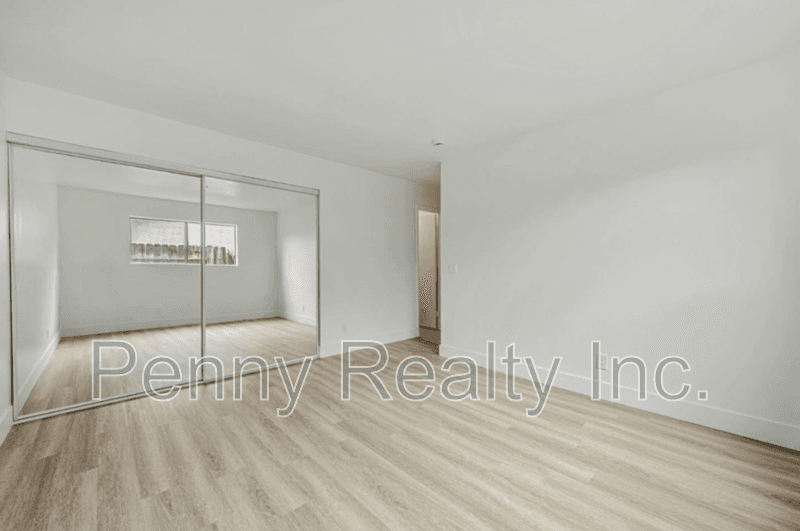 San Diego House: 6046 Reo Pl