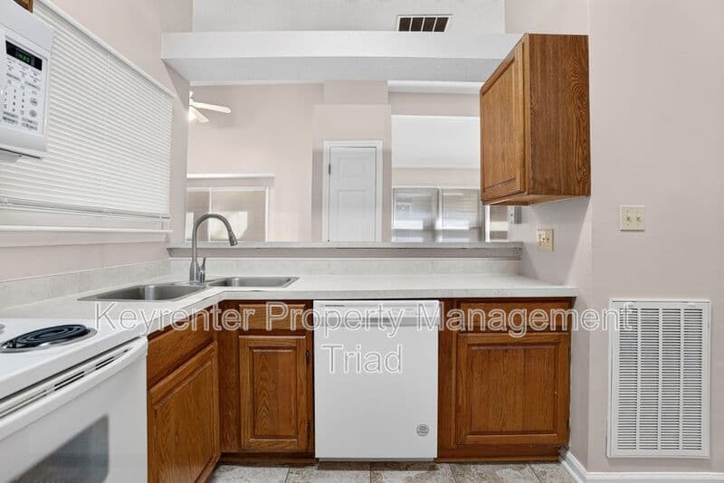 Greensboro House: 3607 McCuiston RD
