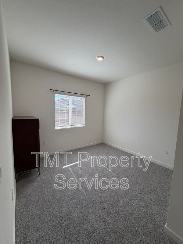 Dixon House: 1705 Orchid Avenue