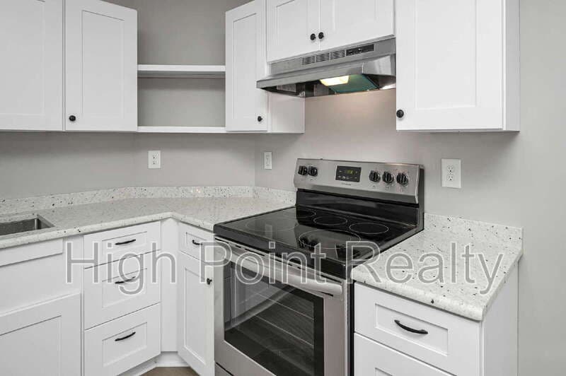 Springville House: 85 Smith Glen Dr