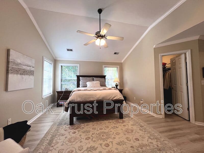 North Charleston House: 8675 Spring Chapel Ln