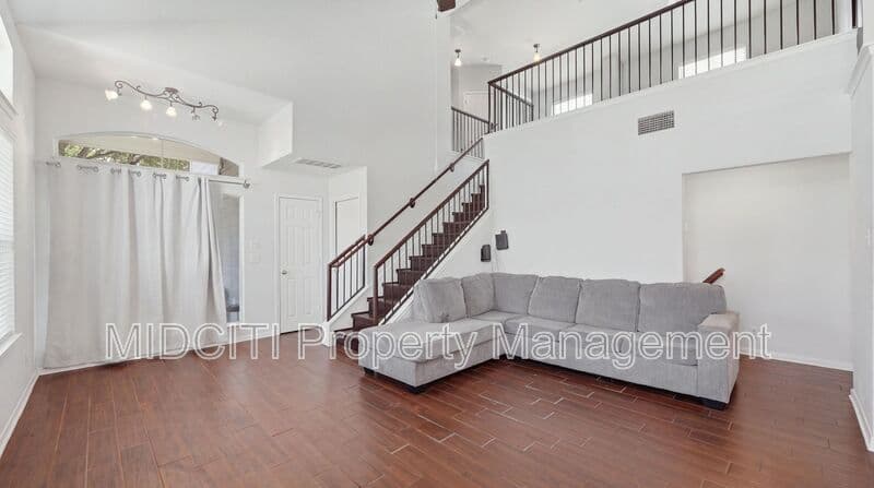 New Braunfels House: 922 Darion St
