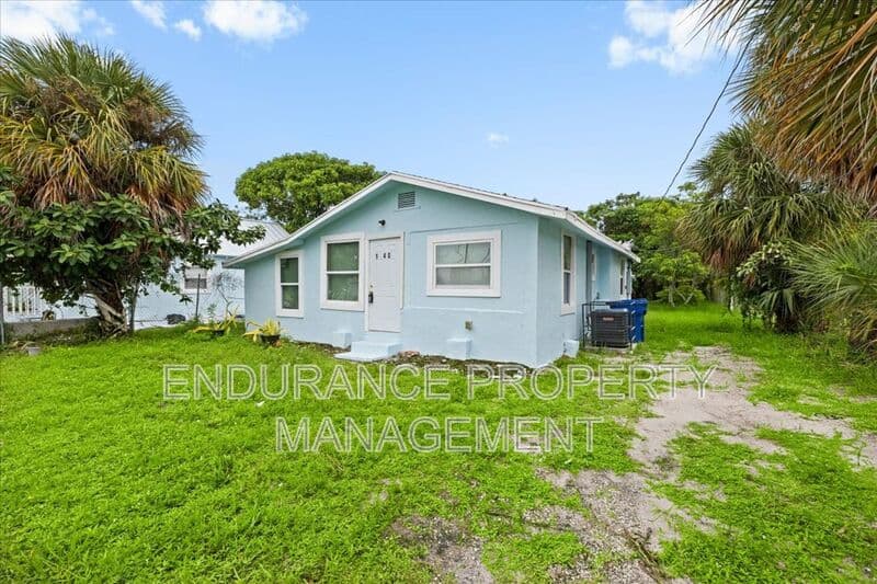 Riviera Beach House: 140 W 15th Street