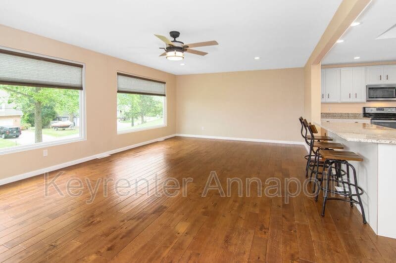 Crownsville House: 840 Valentine View