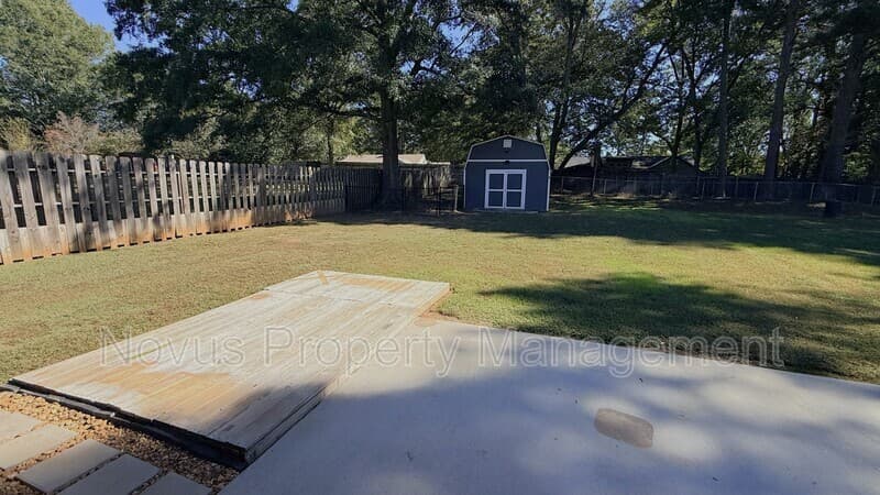 Bremen House: 608 S Pecan Street