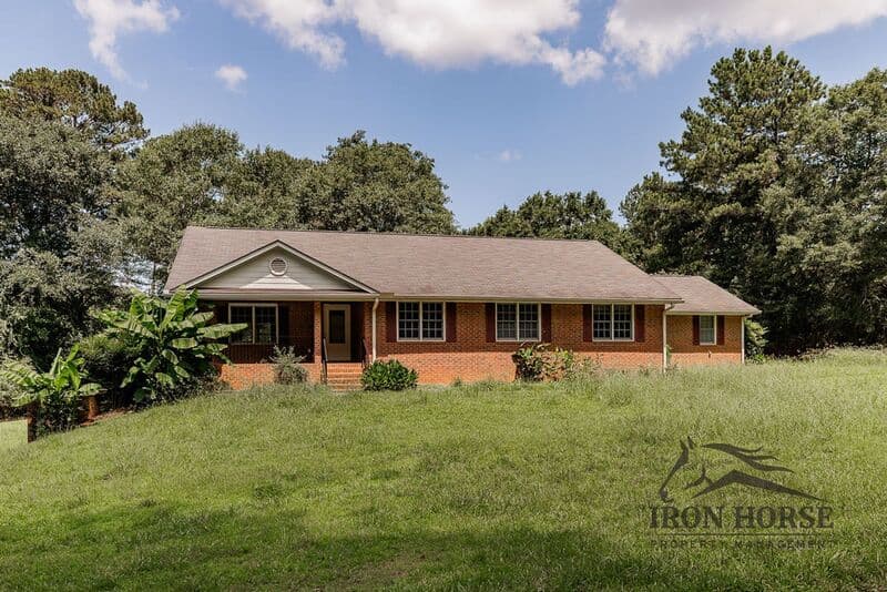 Athens House: 8671 Macon Hwy