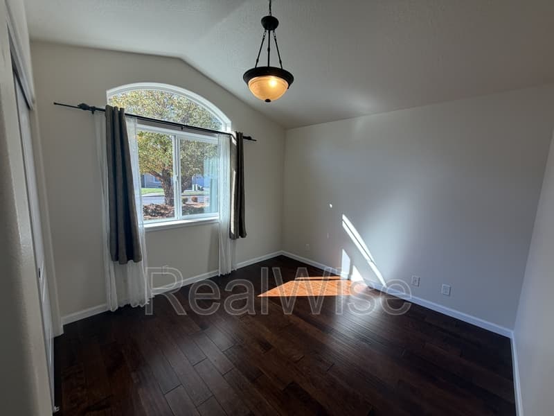 Grants Pass House: 1575 SW Yucca Dr