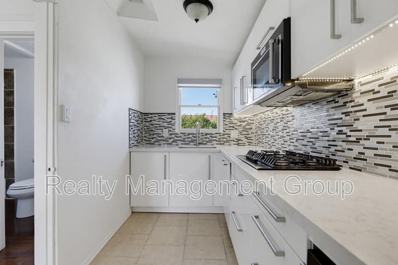 San Diego Condo: 4469 Cleveland Avenue