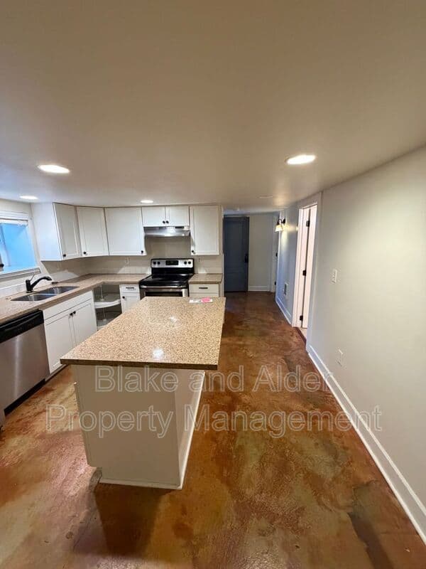 Portland House: 1121 SE Sherman Street