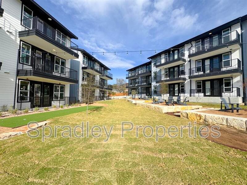 Belton Condo: 710 Shine St. Apt 2204