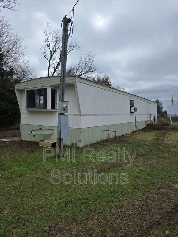 Porter House: 300 NW Elberta St