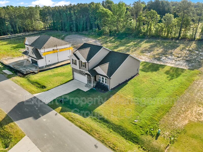 Four Oaks House: 482 Olivia Crossing Court