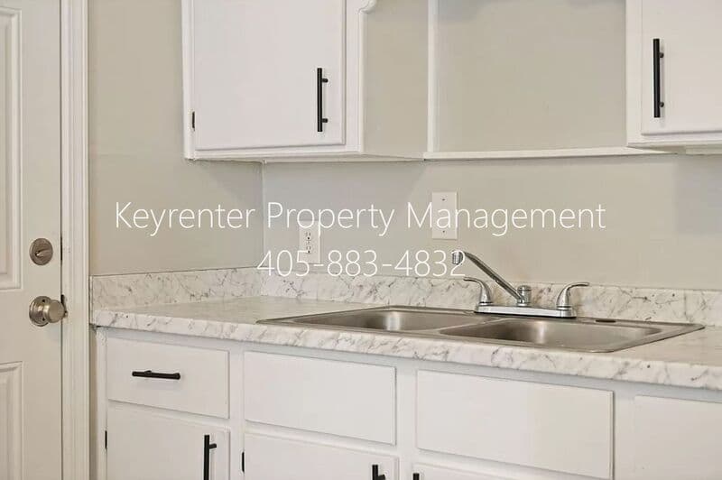 Oklahoma City House: 3937 SW 27th Pl