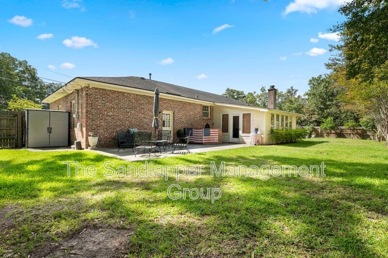 Charleston House: 1652 Boone Hall Drive