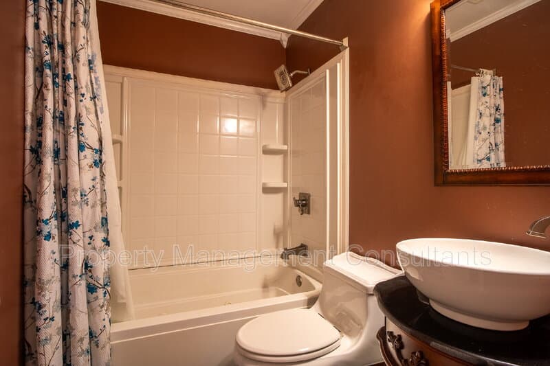 Huntsville House: 6604 Willow Ridge Road Northwest