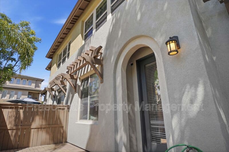 Chula Vista Townhome: 1724 Rolling Water