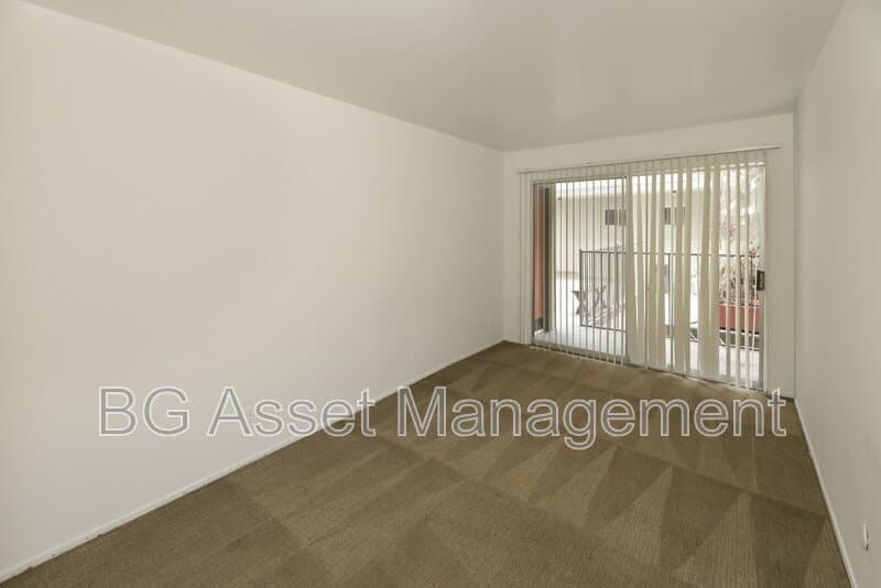 Oakland Condo: 3600 Dimond Avenue