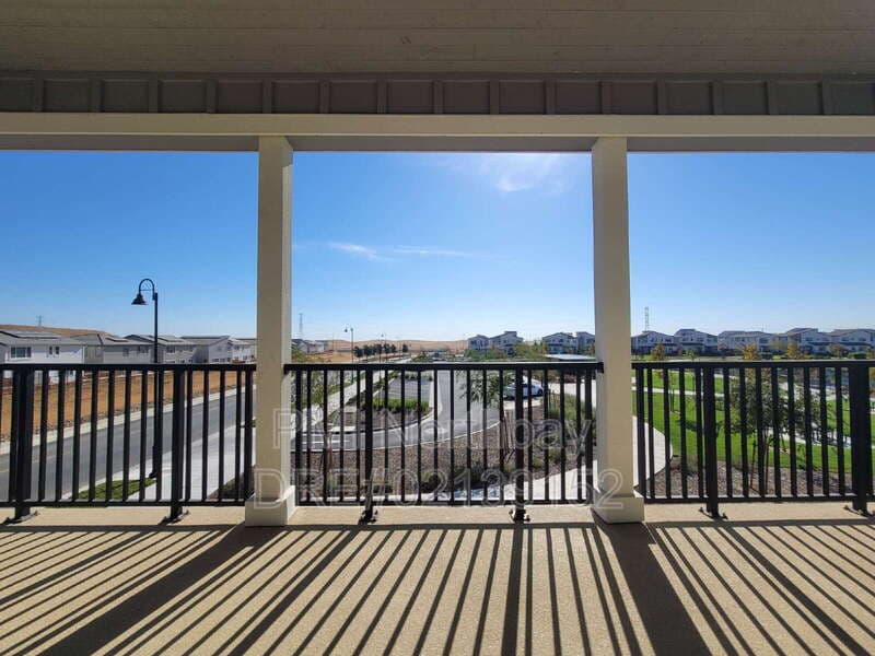 Fairfield House: 2466 Shore Vista