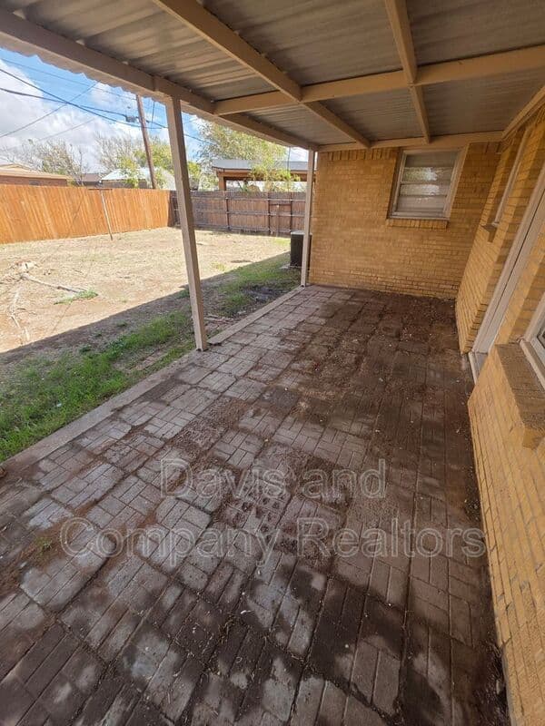 Midland House: 4210 Pasadena Dr