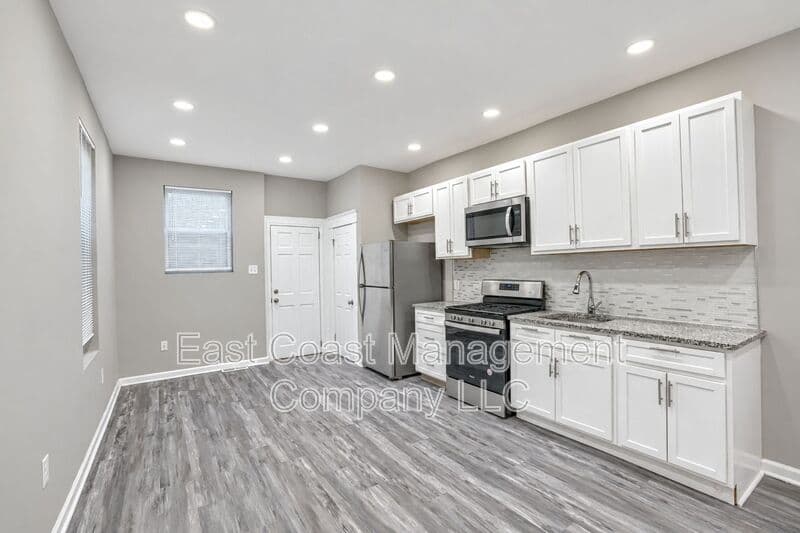 Baltimore House: 2200 N Rosedale St