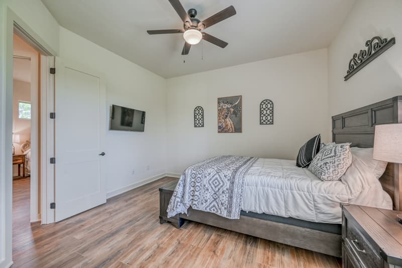 Horseshoe Bay House: 302 Parallel Circle