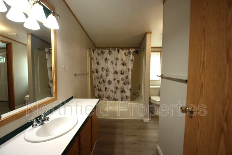 Tulalip House: 12105 26th Ave NE