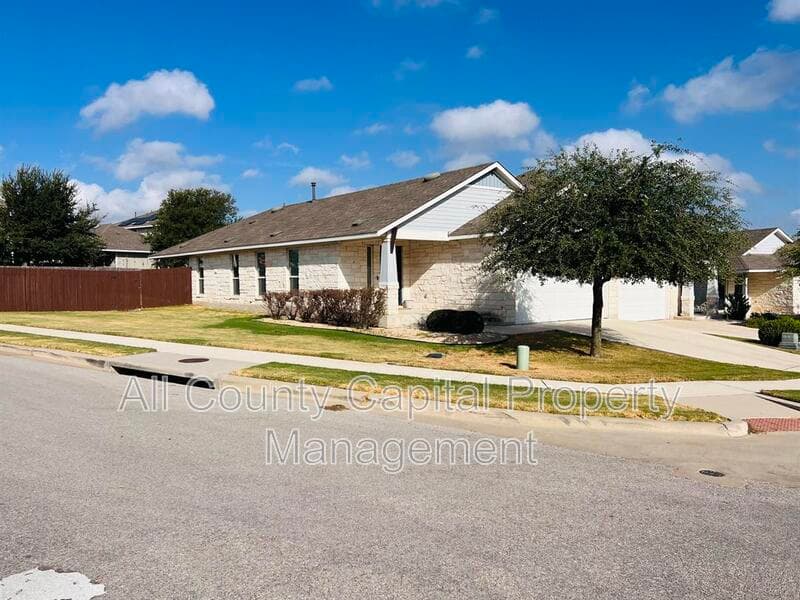 Georgetown House: 201 Oakstone Dr