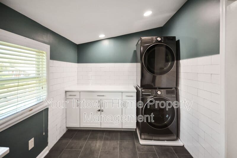 Atlanta House: 959 Dill Ave SW