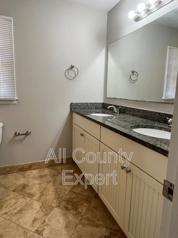 Dunwoody House: 2300 Fenhurst Pl