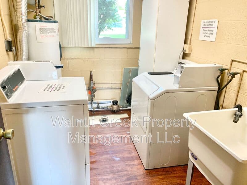 Elyria Condo: 172 Brunswick