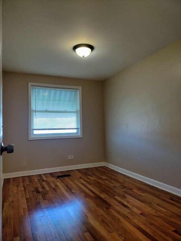 Chicago House: 2011 E 78th St