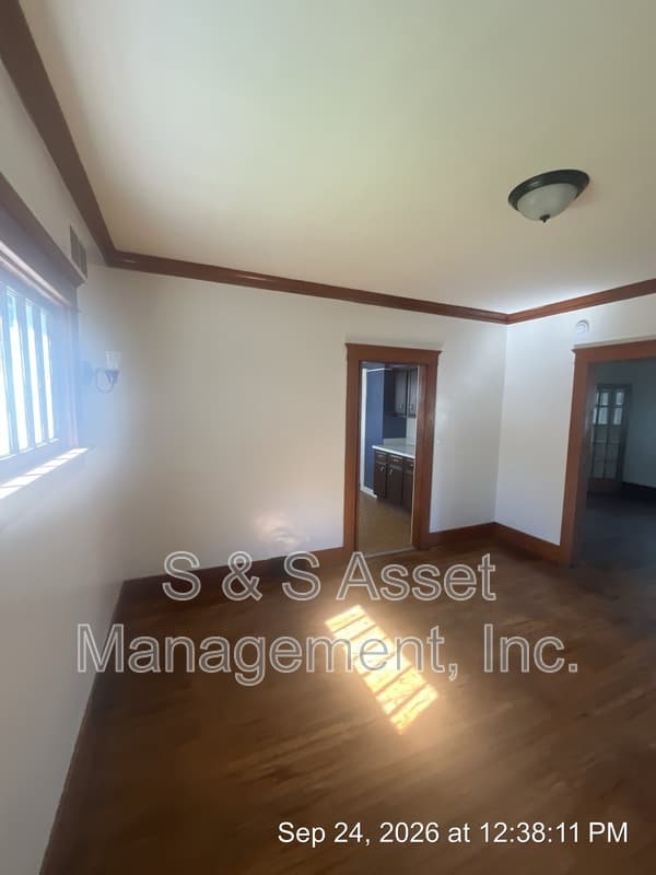 Lansing House: 1415 South Genesee Drive