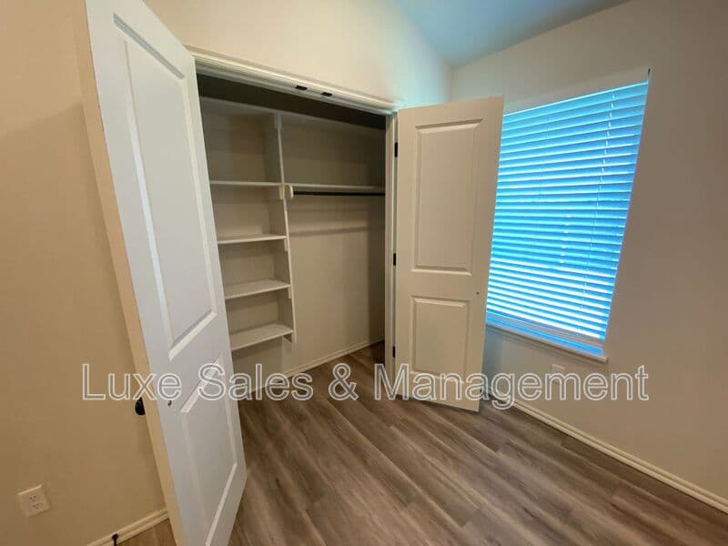 Okahoma City House: 8000 NW 110th Dr