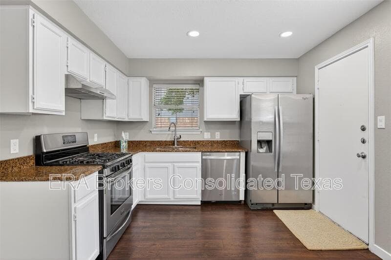 Austin House: 7601 Windrush Dr