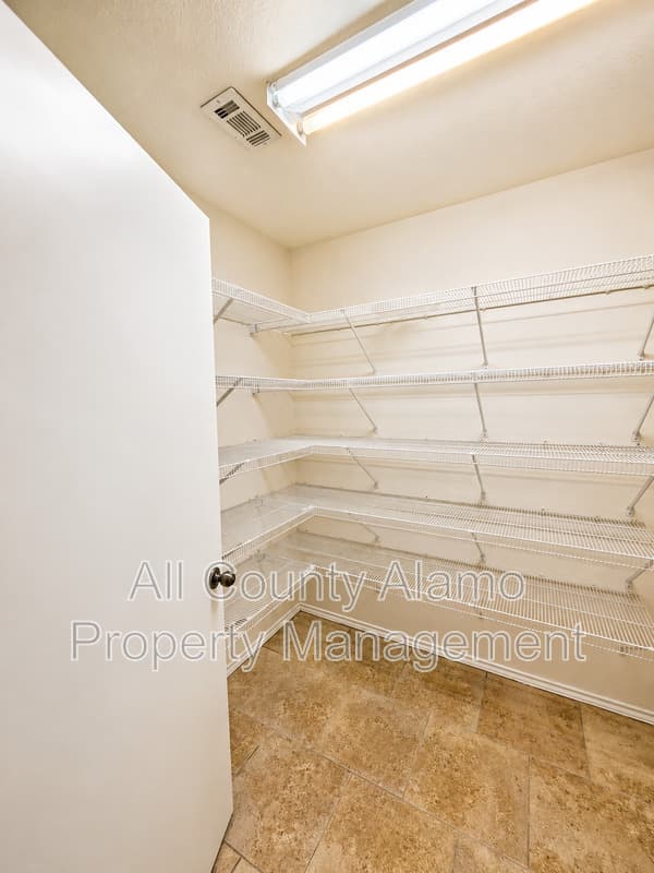 Selma House: 9006 Pinseeker