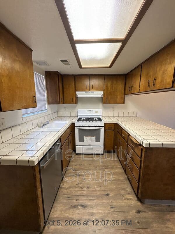 Tulare House: 1270 Tustin Circle