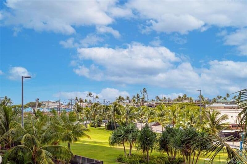 Honolulu Condo: 987 Queen St