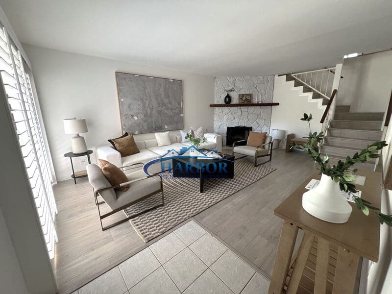 Hawthorne Townhome: 14468 Yukon Avenue
