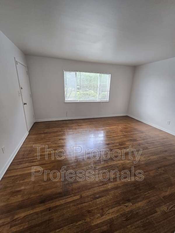 Birmingham House: 7719 7th Avenue South