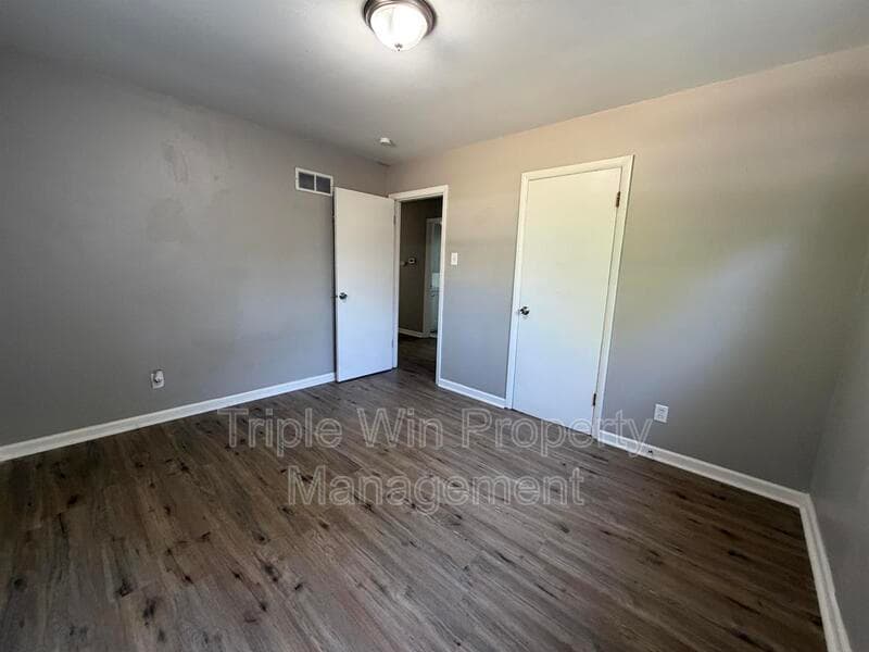 Maryland Heights House: 11490 Essex Ave