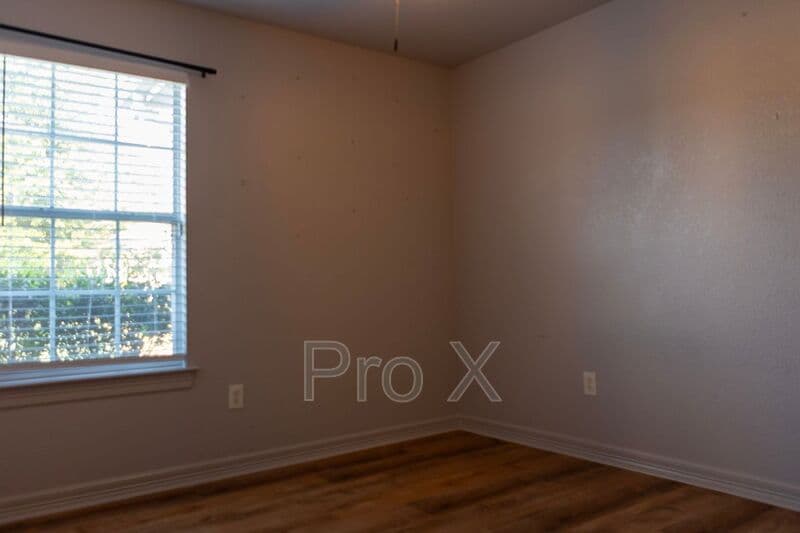 Fayetteville House: 833 S Eastview Drive