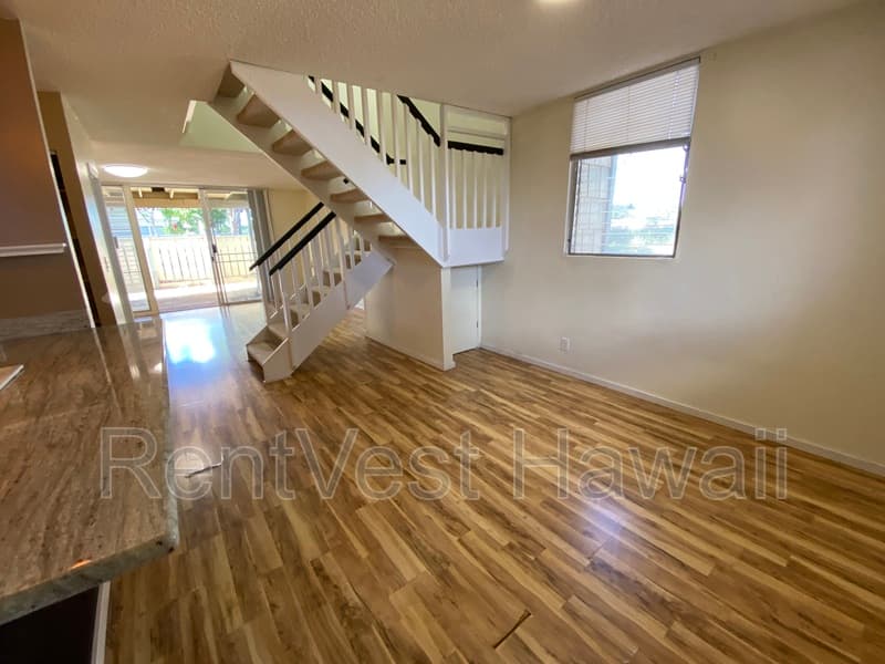Mililani Townhome: 94-161 Kuahelani Ave