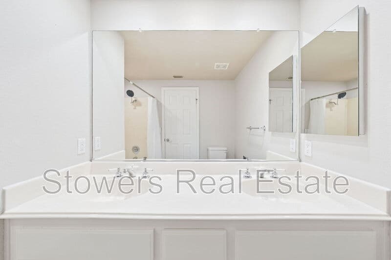 San Ramon Townhome: 613 S Blackbrush Ln