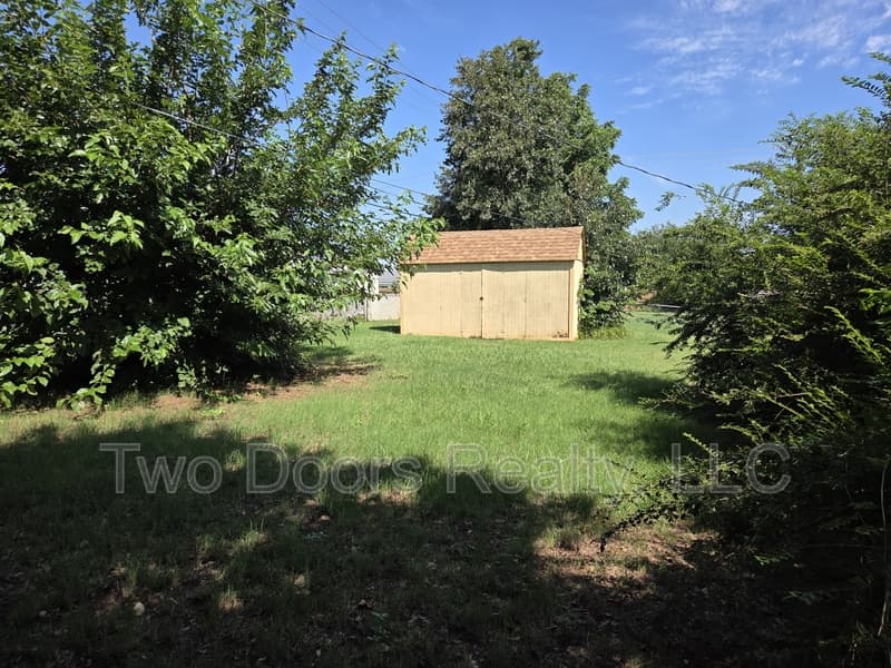 Midwest City House: 3225 N. Ridgewood Dr.