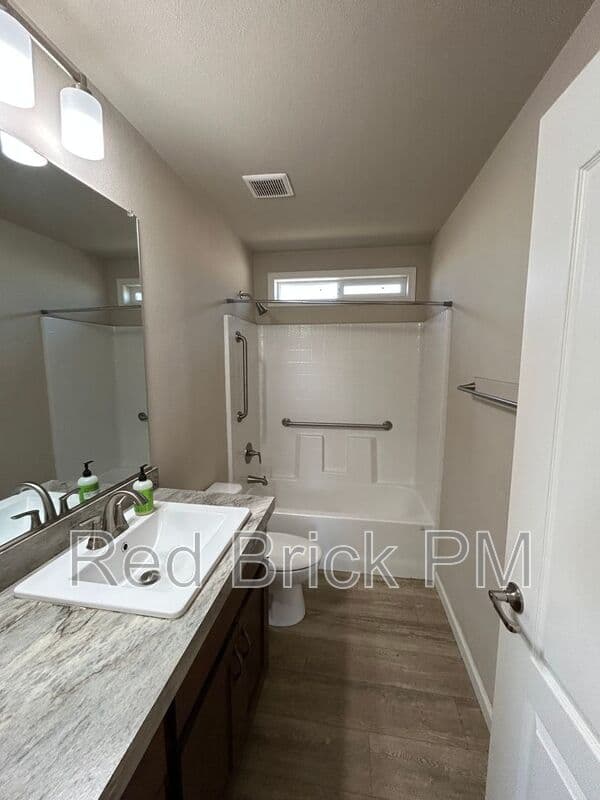 Livingston House: 11735 Olive Ave.