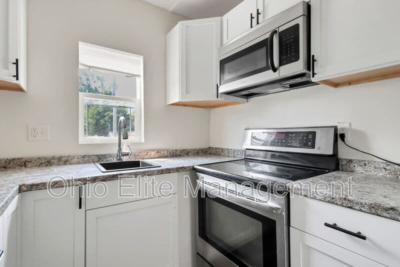 Columbus House: 85 S Wheatland Ave