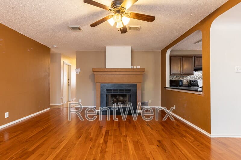 San Antonio House: 5602 Timber Bark