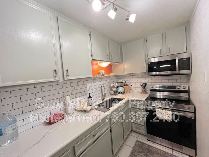 Palm Springs Condo: 2860 N Los Felices Rd