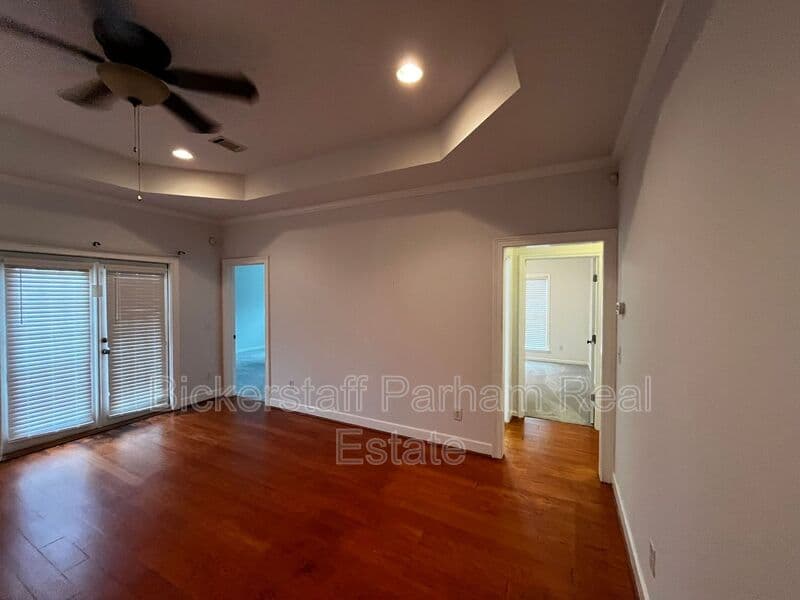 Columbus House: 7013 Imperial Way